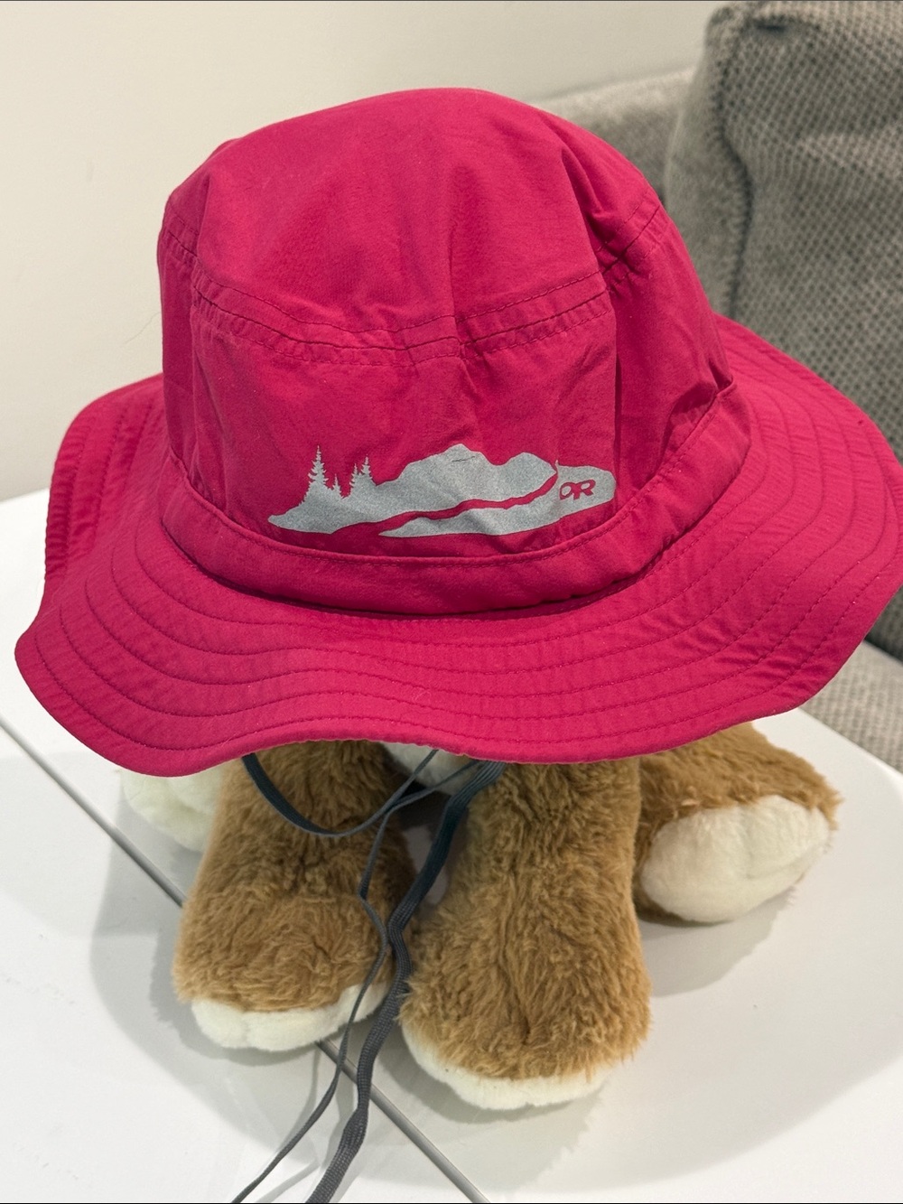 Outdoor Research adjustable Kids maroon Bucket Sun Hat with Chin Cord